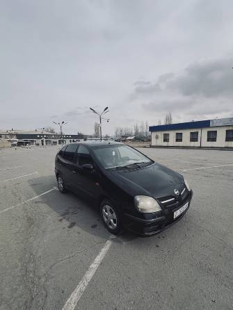 Nissan Almera Tino 1.8 MT