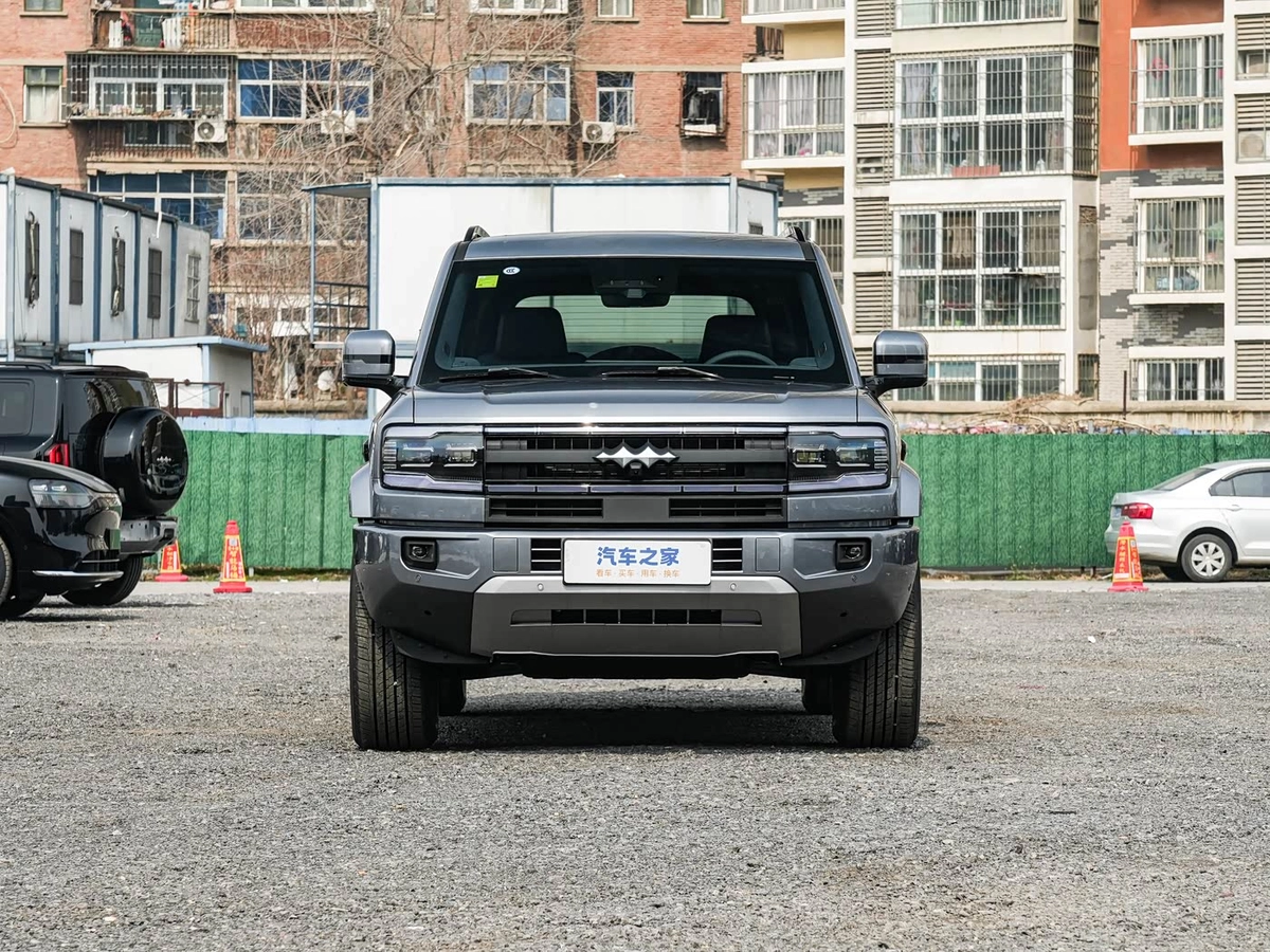 Открыть фото BYD FangChengBao Leopard 5 1.5hyb CVT 4WD