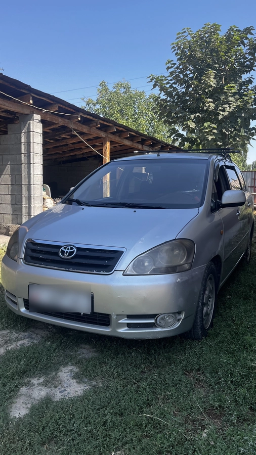 Toyota Avensis Verso 2.0 MT
