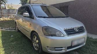 Toyota Avensis Verso 2.0 MT