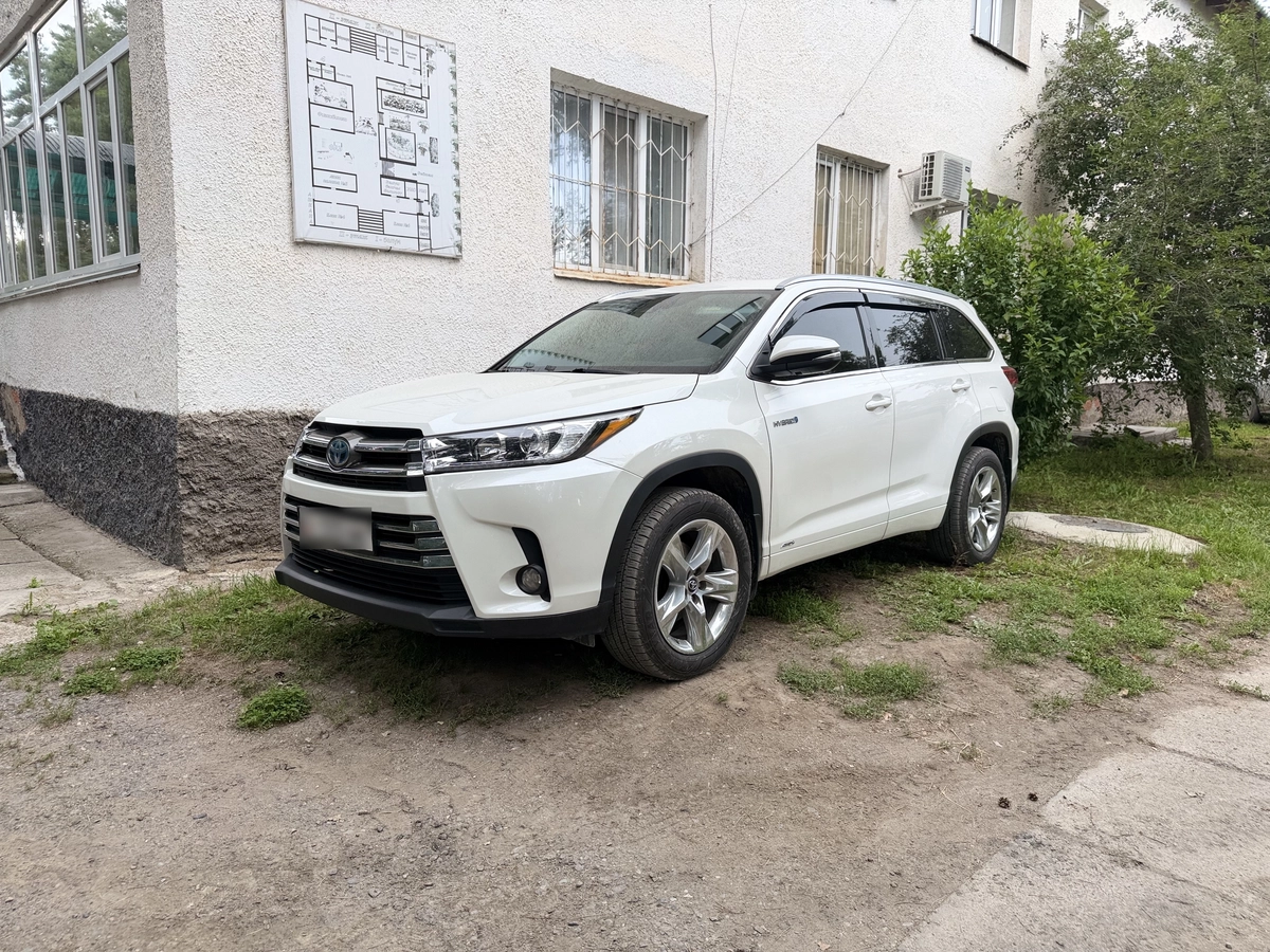 Открыть фото Toyota Highlander III (U50) Рестайлинг 3.5hyb AT 4WD