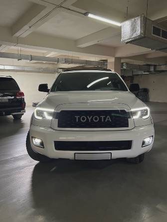 Toyota Sequoia II Рестайлинг 5.7 AT 4WD