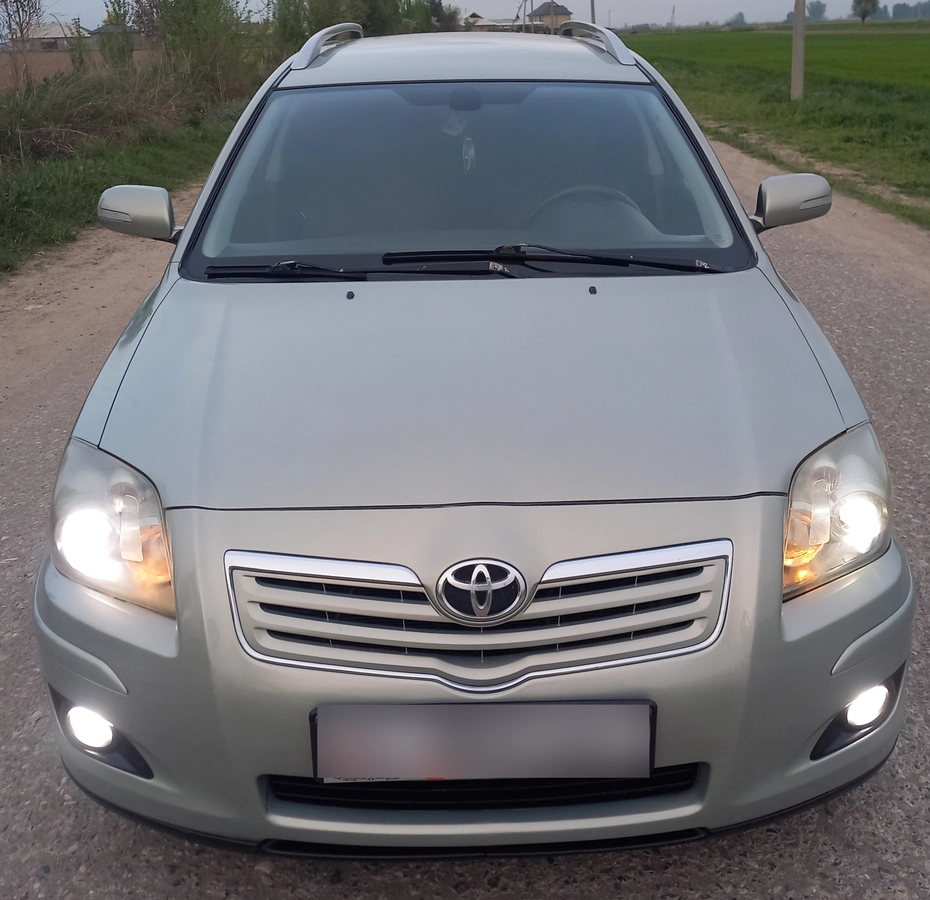 Toyota Avensis II Рестайлинг 2.0 AT