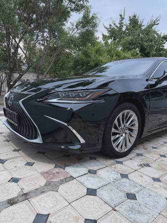Lexus ES VII 300h 2.5hyb CVT