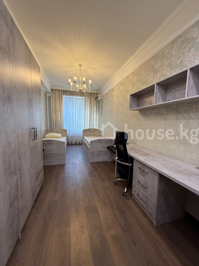 Открыть фото 3-комн. кв., 165 м2