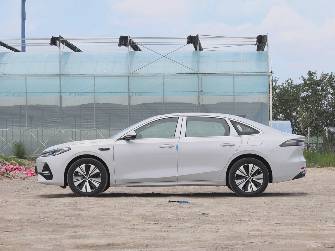 Geely Galaxy A7 1.5hyb AT