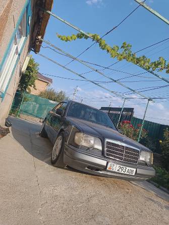 Mercedes-Benz E-Класс I (W124) 220 2.2 AT