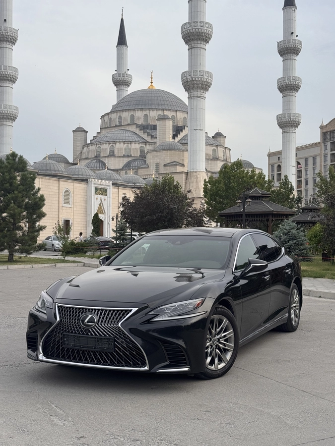 Открыть фото Lexus LS V 350 3.5 AT
