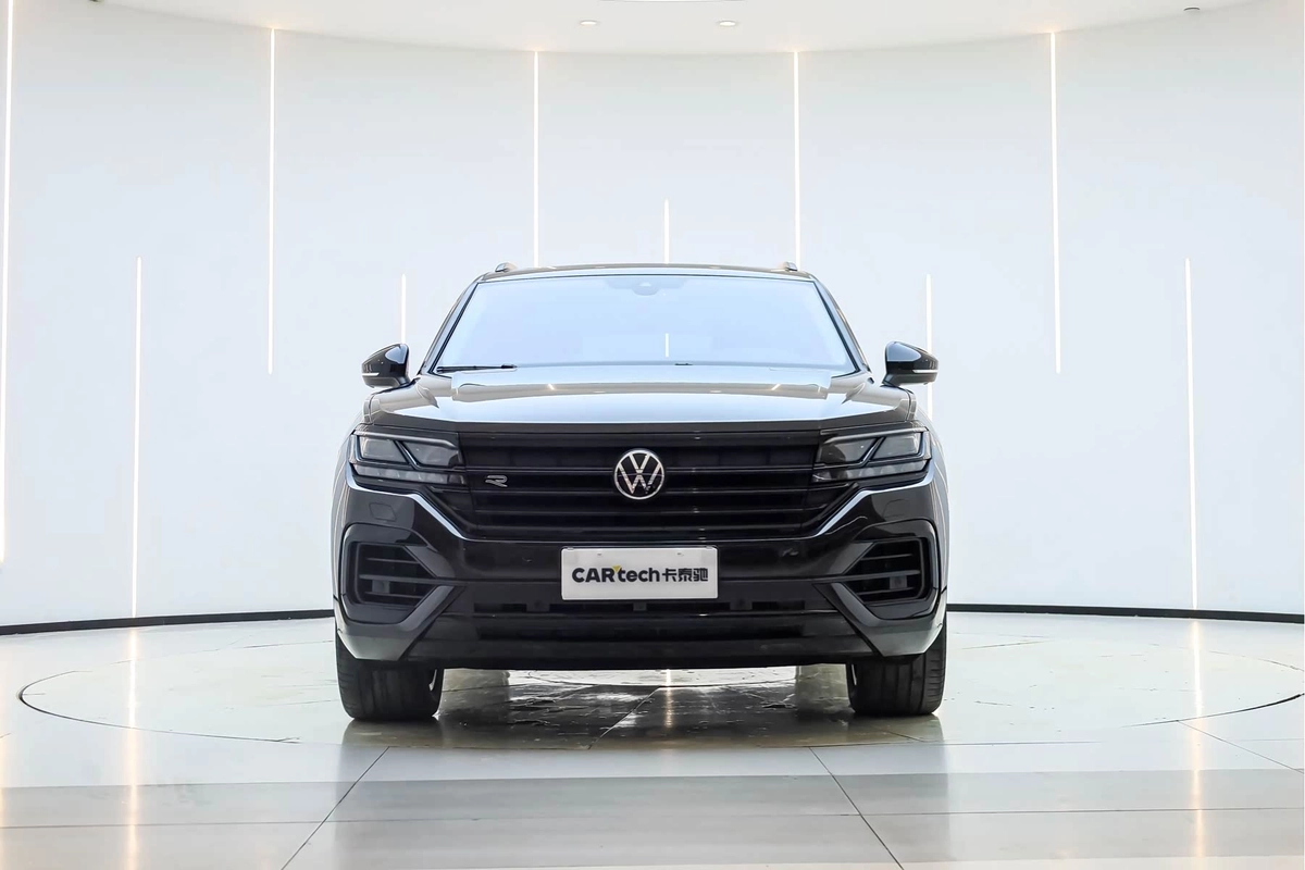 Volkswagen Touareg III 3.0 AT 4WD