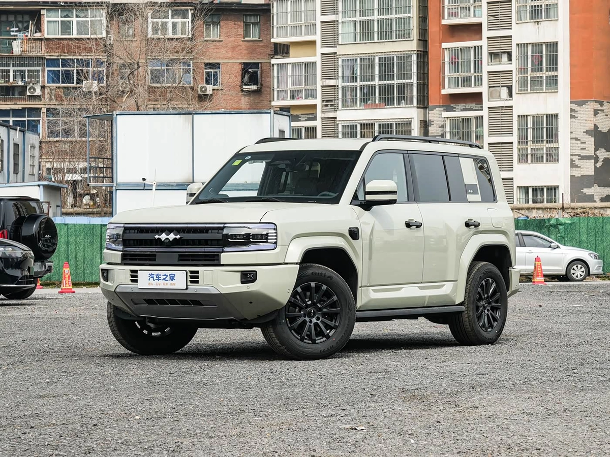 Открыть фото BYD FangChengBao Leopard 5 1.5hyb CVT 4WD