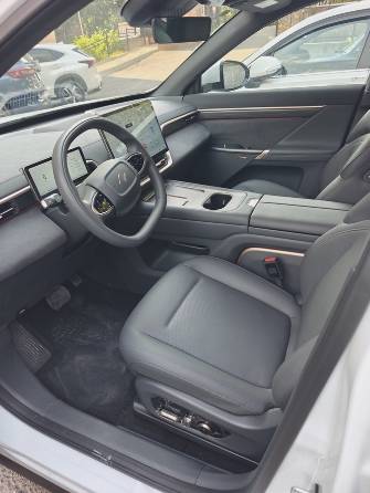 Dongfeng eπ 008 82.28 kWh 1.5hyb AT 4WD