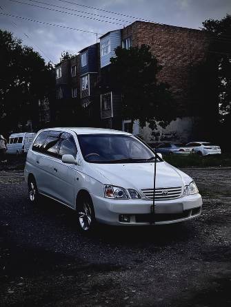 Toyota Gaia 2.0 AT