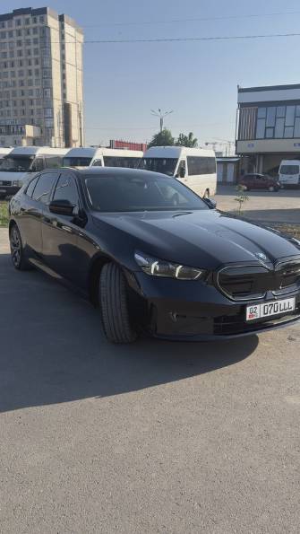 BMW i5 eDrive35L Electro AT
