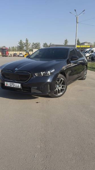 BMW i5 eDrive35L Electro AT