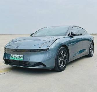 Lynk & Co Z10 95 kWh Electro AT