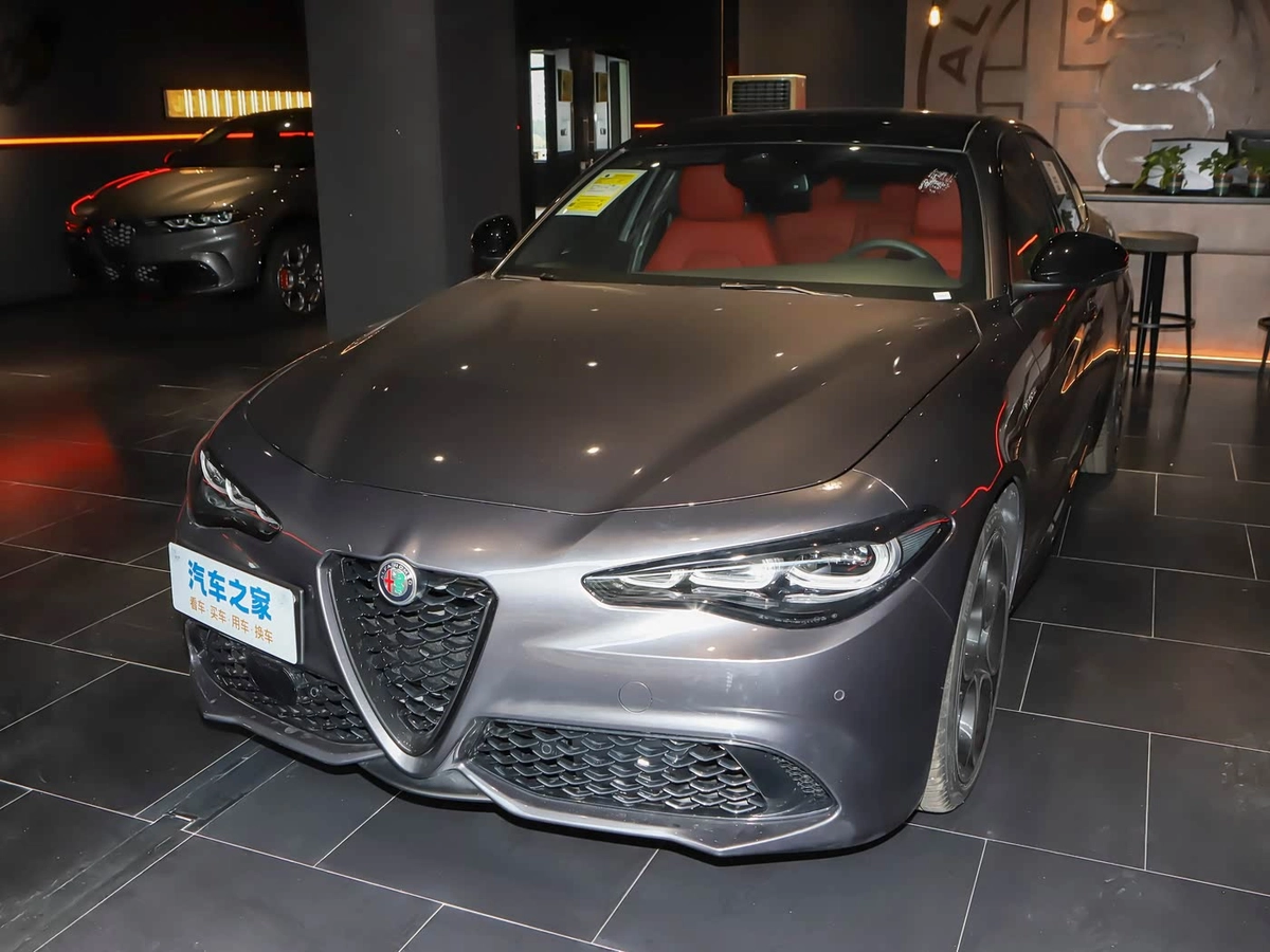 Открыть фото Alfa Romeo Giulia II 2.0 AT