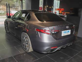 Alfa Romeo Giulia II 2.0 AT