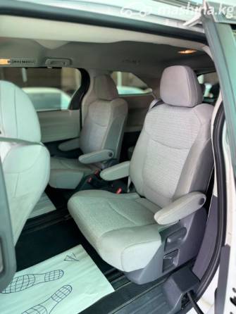Toyota Sienna IV 2.5hyb AT