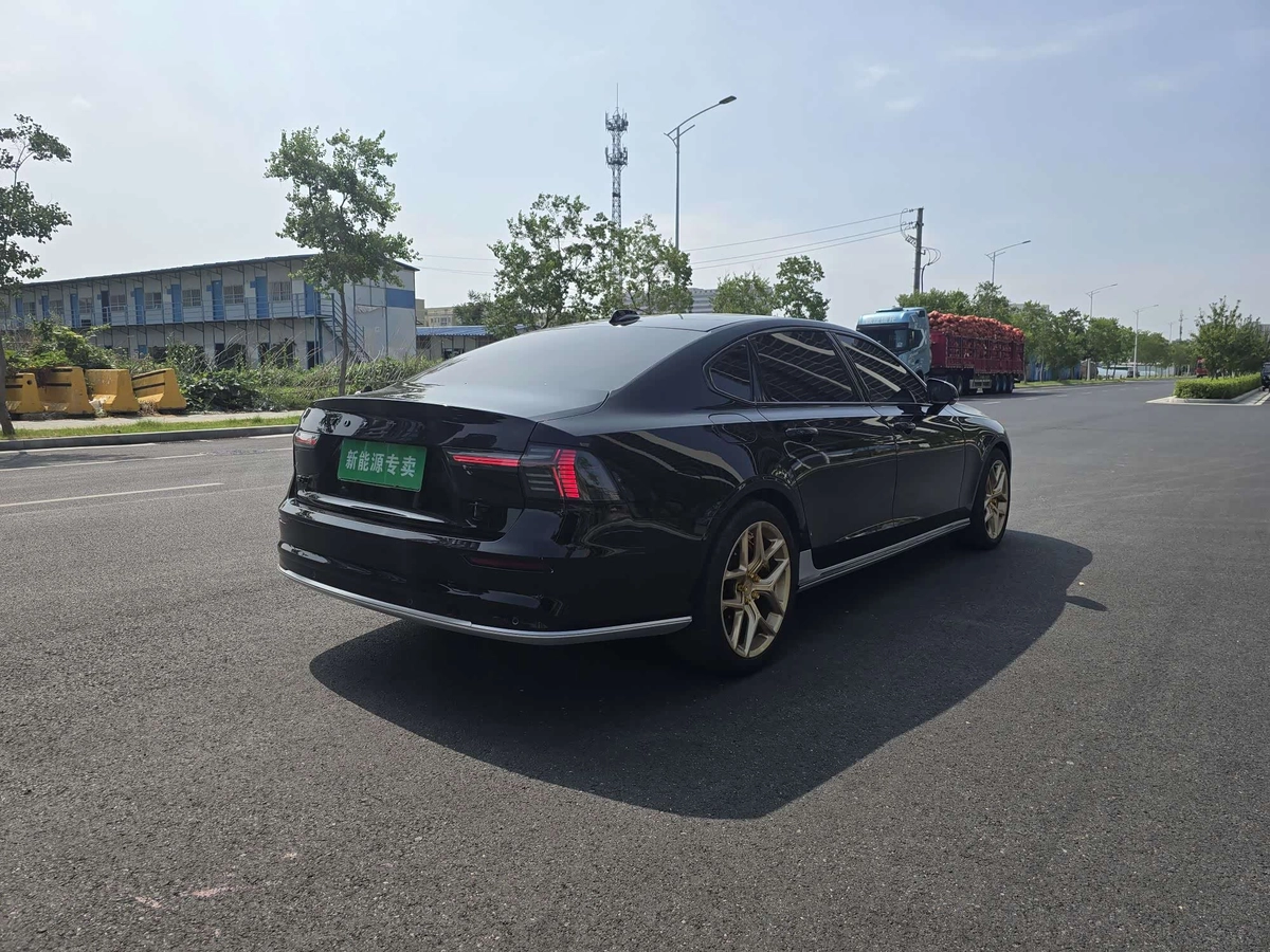 Volvo S90 II Рестайлинг 2.0 AT 4WD