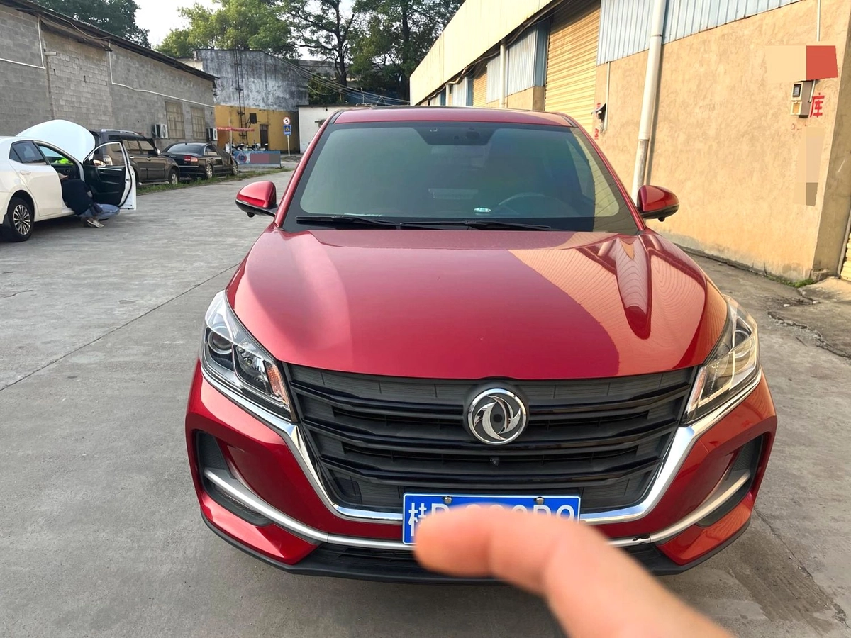 Открыть фото Dongfeng Fengon 500 1.5 CVT