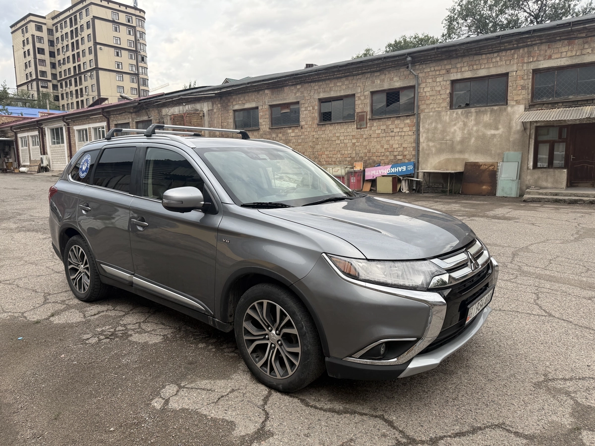 Открыть фото Mitsubishi Outlander III Рестайлинг 2 3.0 AT 4WD