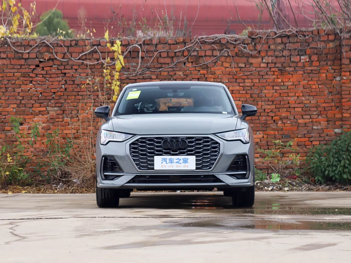 Открыть фото Audi Q3 Sportback I (F3) 35 TFSI 1.5 MT
