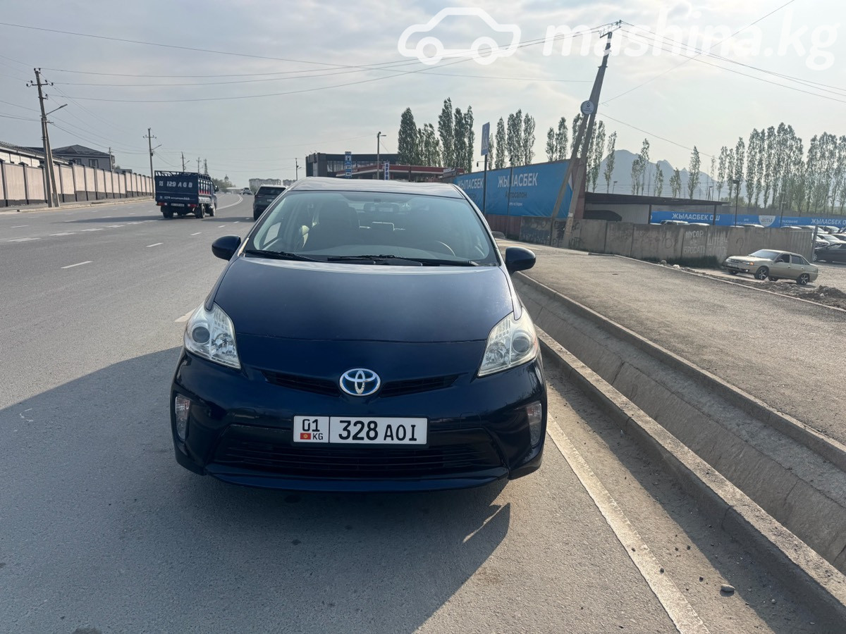 Открыть фото Toyota Prius III Рестайлинг (XW30) 1.8hyb AT
