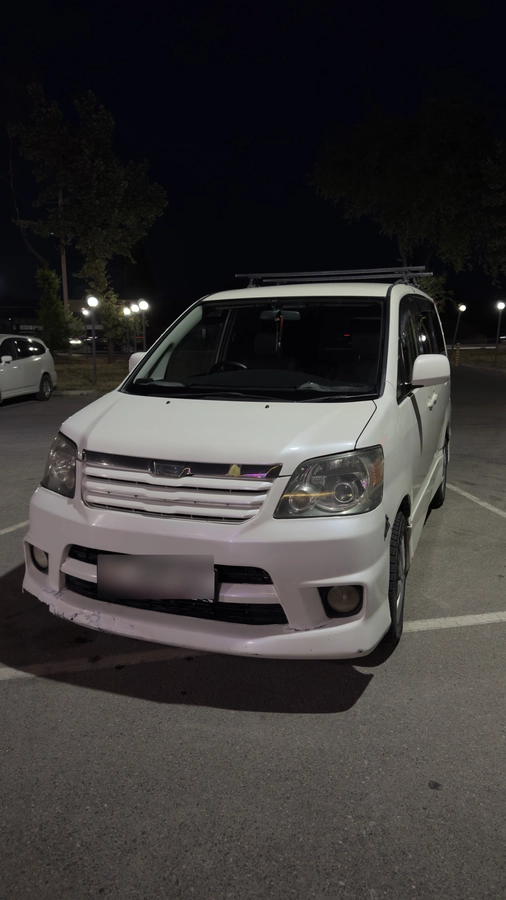 Открыть фото Toyota Noah I (R60) 2.0 AT 4WD