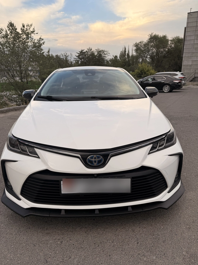 Открыть фото Toyota Corolla XII (E210) Sporty 1.8hyb CVT