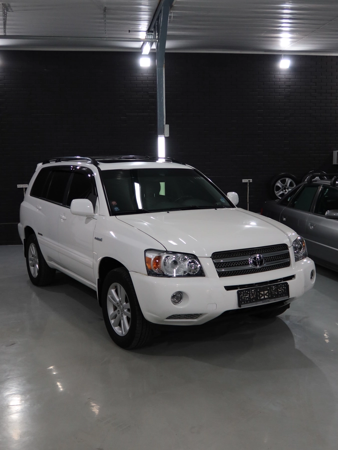 Открыть фото Toyota Highlander I (U20) Рестайлинг 3.3hyb CVT 4WD