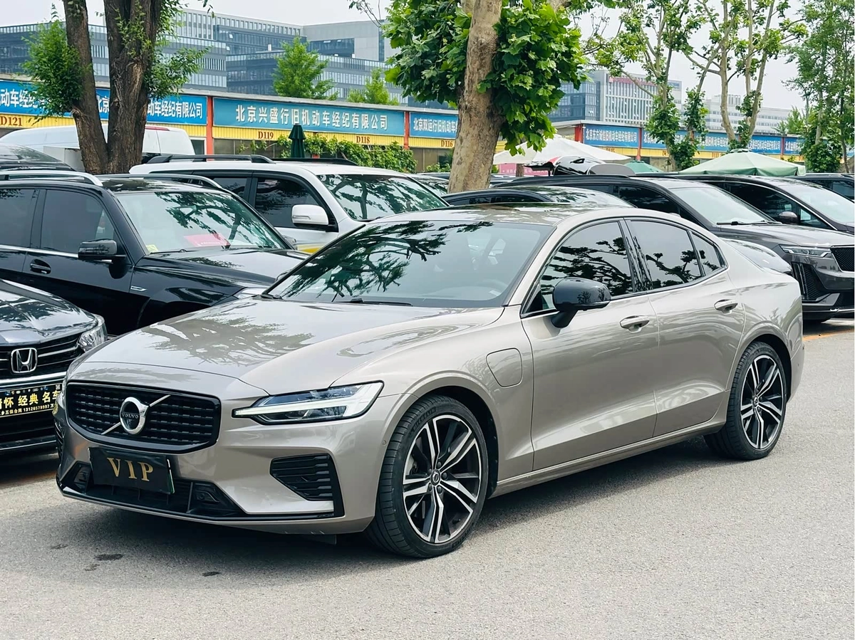 Volvo S60 II Рестайлинг 1.5 AT