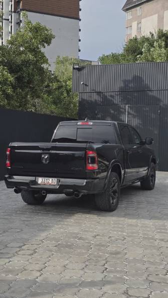 Dodge RAM RAM 1500 V Quad Cab 5.7 AT 4WD