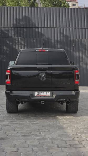 Dodge RAM RAM 1500 V Quad Cab 5.7 AT 4WD