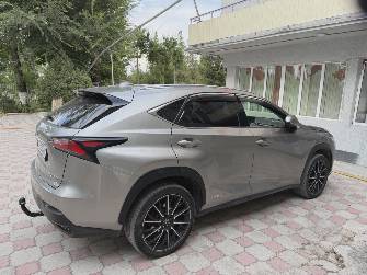 Lexus NX I 300h 2.5hyb CVT 4WD