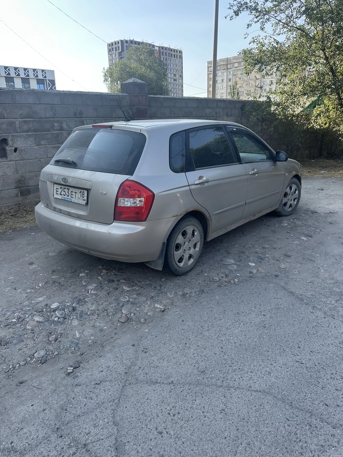 Kia Cerato I 1.6 MT