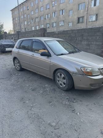 Kia Cerato I 1.6 MT