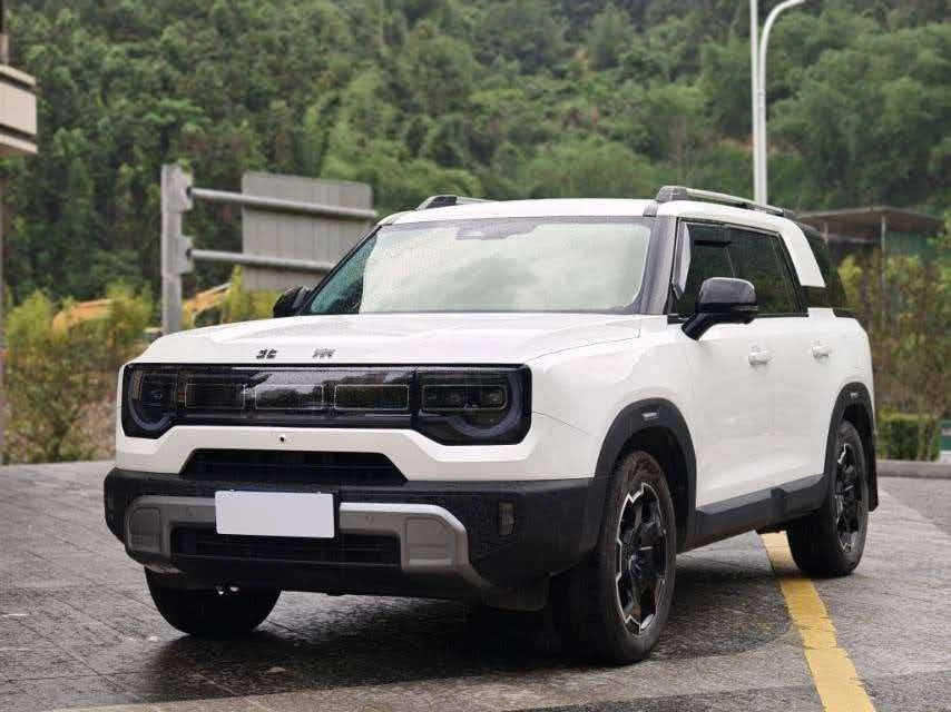 Открыть фото BAIC BJ30 II 1.5hyb AT 4WD