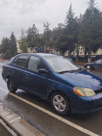Toyota Echo 1.5 MT