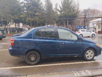 Toyota Echo 1.5 MT