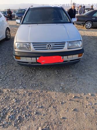 Volkswagen Vento 1.8 MT