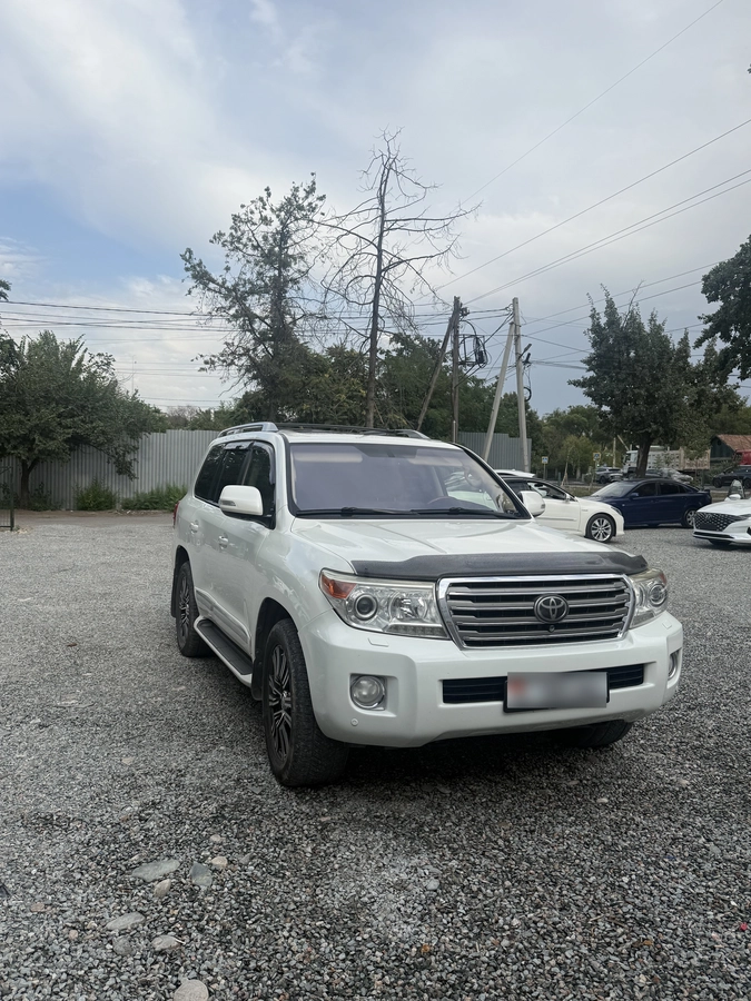 Открыть фото Toyota Land Cruiser 200 Series Рестайлинг 1 5.7 AT 4WD