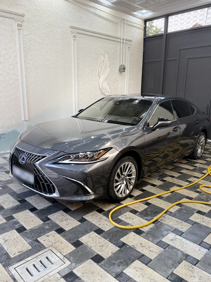 Lexus ES VII Рестайлинг 300h 2.5hyb CVT