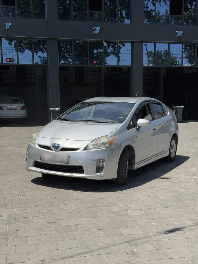 Toyota Prius III (XW30) 1.8hyb AT