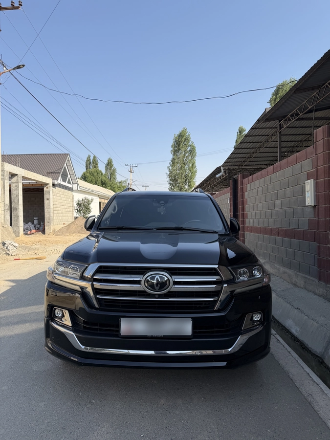 Toyota Land Cruiser 200 Series Рестайлинг 2 4.6 AT 4WD