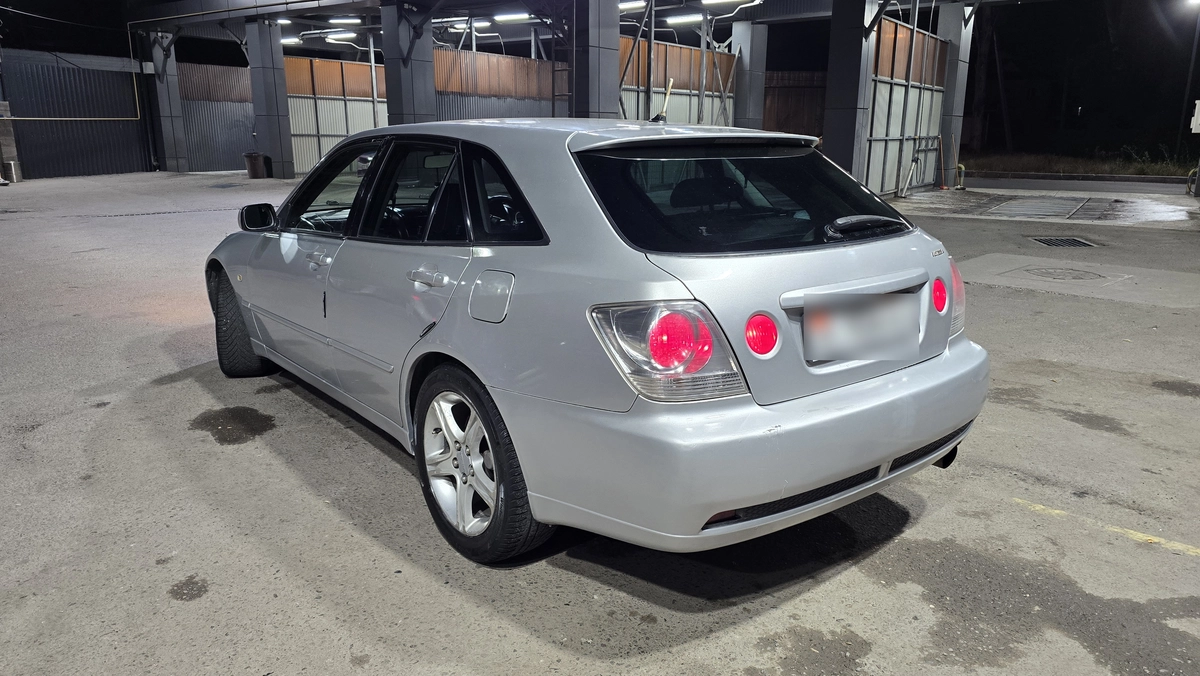 Открыть фото Toyota Altezza 2.0 AT