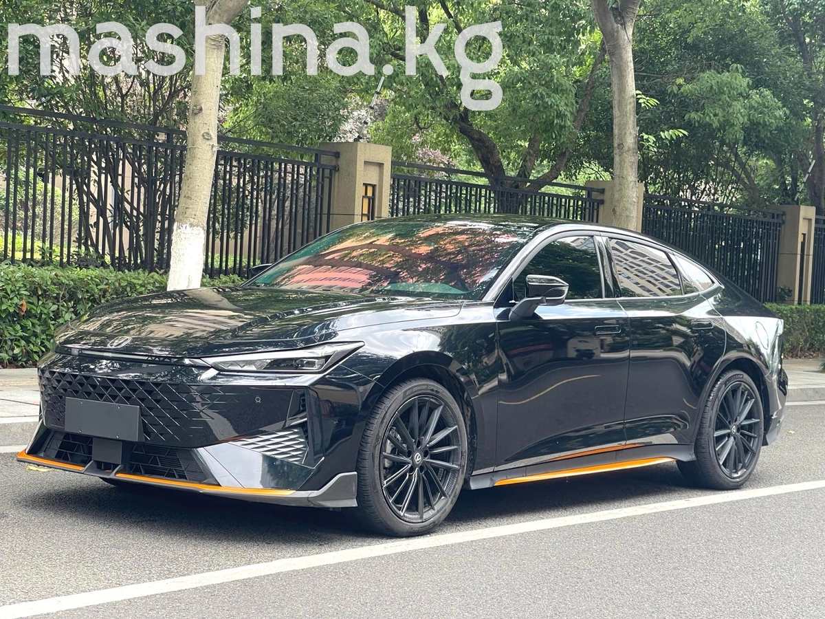 Открыть фото Changan UNI-V 1.5 AMT