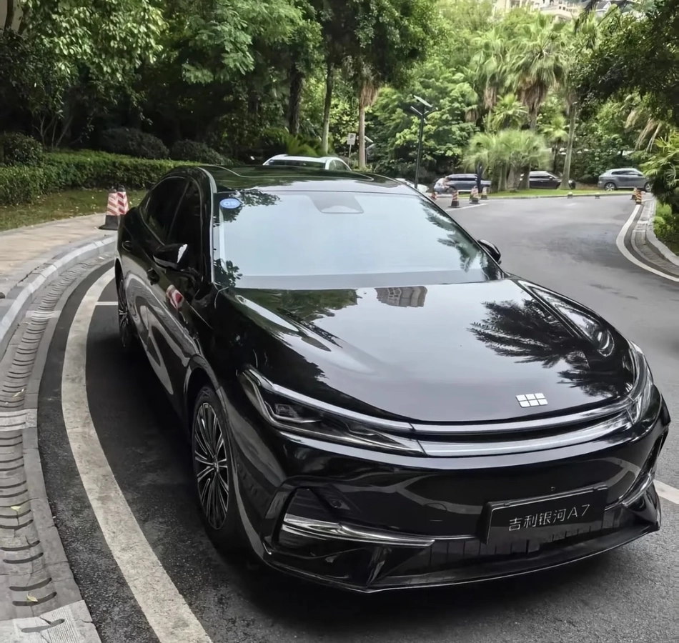Geely Galaxy A7 1.5hyb AT