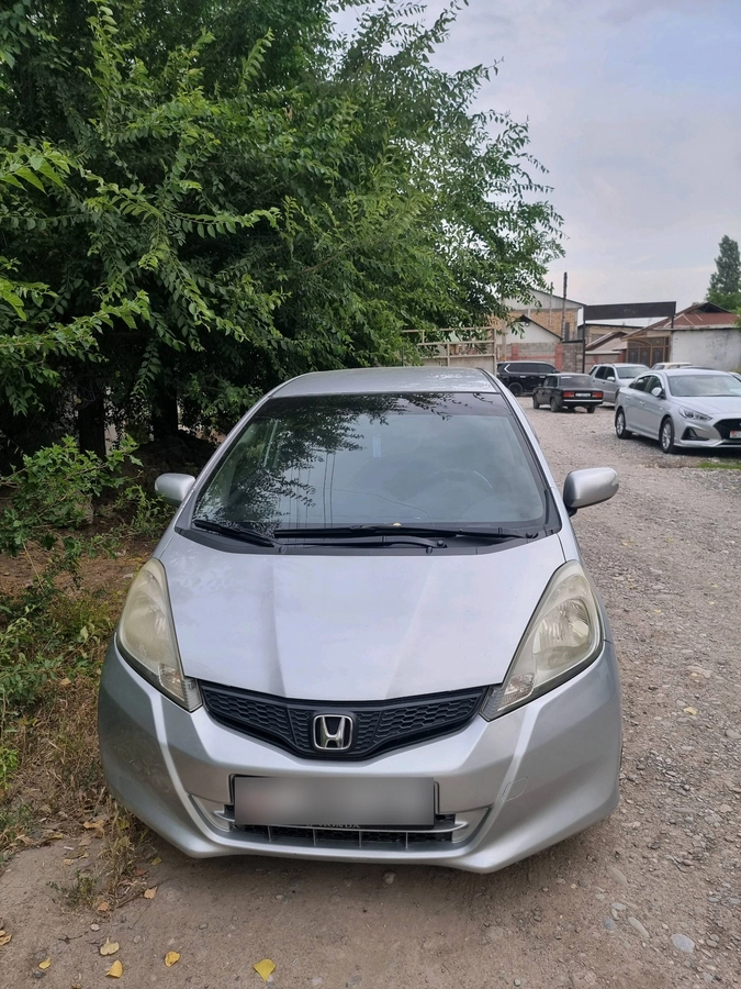 Открыть фото Honda Jazz II Рестайлинг 1.5 CVT