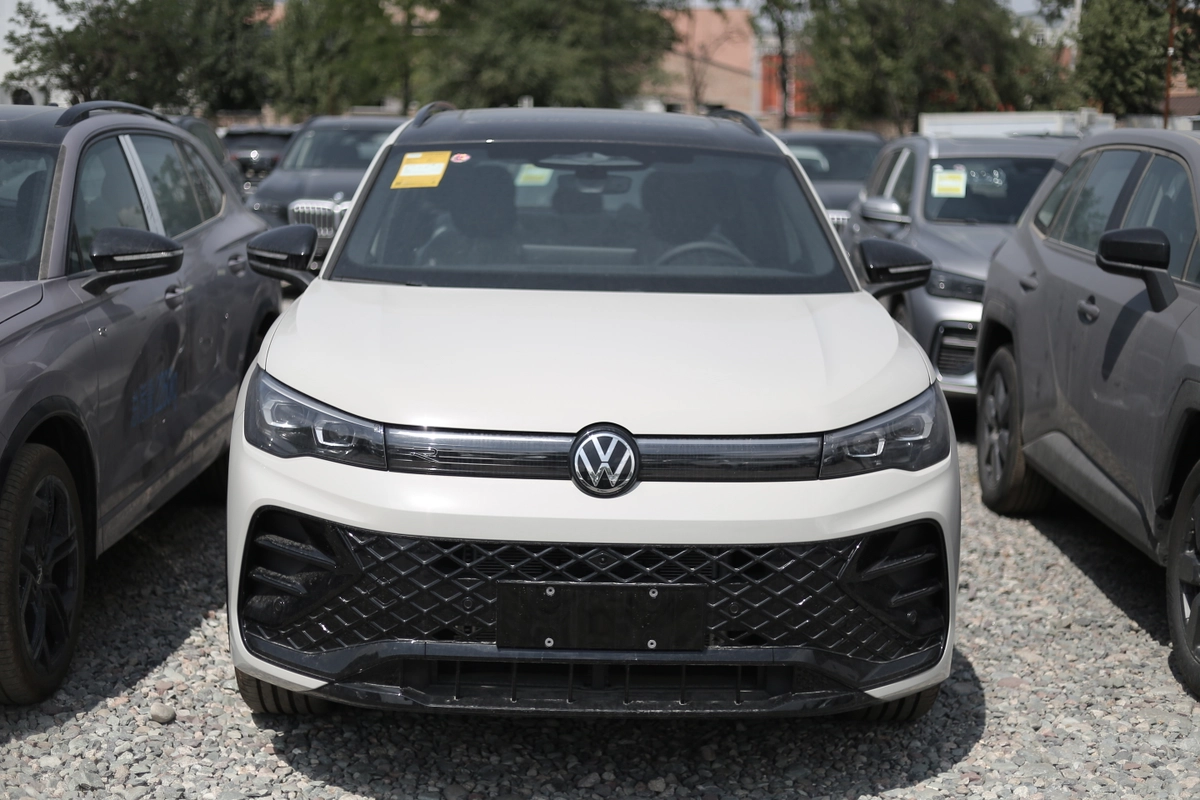 Открыть фото Volkswagen Tiguan III (China Market) 2.0 AMT 4WD