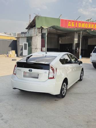 Toyota Prius III Рестайлинг (XW30) 1.8hyb AT